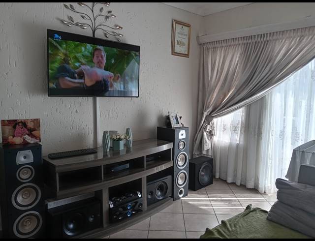 2 BEDROOM SECTIONAL TITLE FOR SALE IN BEYERS PARK
